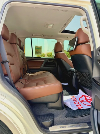 Toyota Land Cruiser GXR 4.6L Grand Touring Full Option 2019 GCC Very Good Condition-11