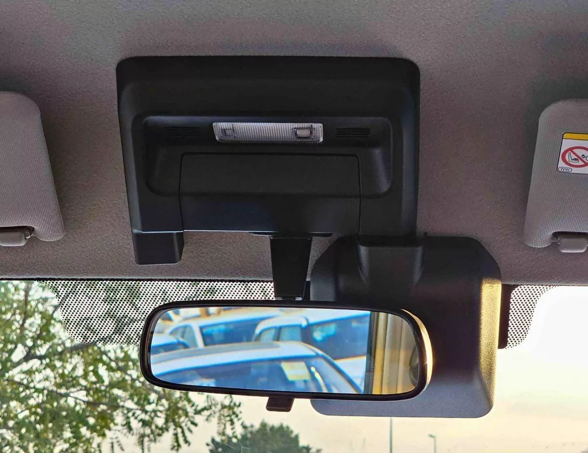 Toyota Land Cruiser Pick Up  DOUBLE CABIN / 2.8L V4 DIESEL A/T / DVD CAMERA / WINCH , SNORKEL / DIFF LOCK (CODE # LC-16-0