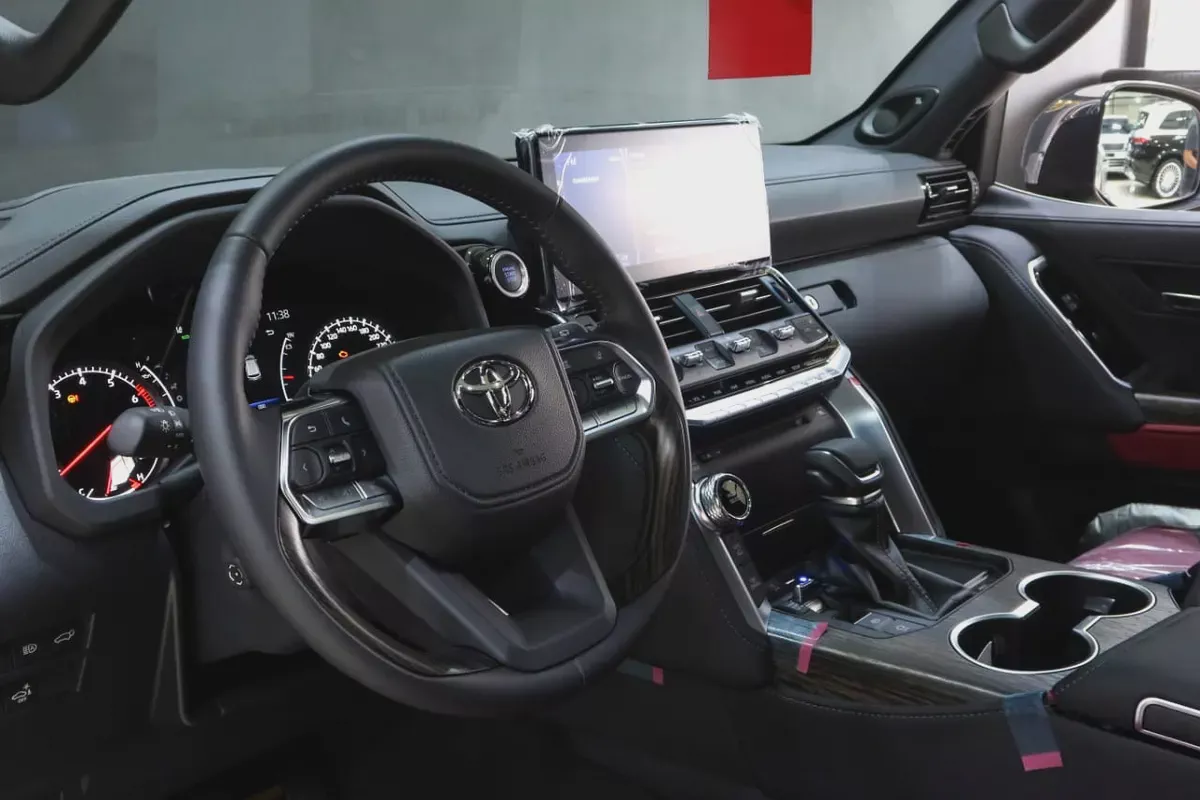 Toyota Land Cruiser VXR 3.5 Twin Turbo 2026 GCC Specs Alfuttaim warranty-14-14