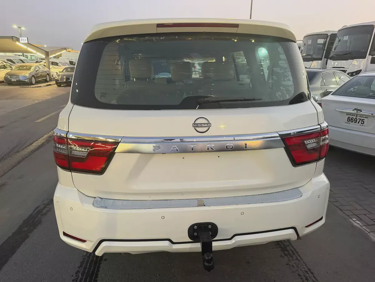 Nissan Patrol SE 2016 GCC Specs look 2024 white color-5-5