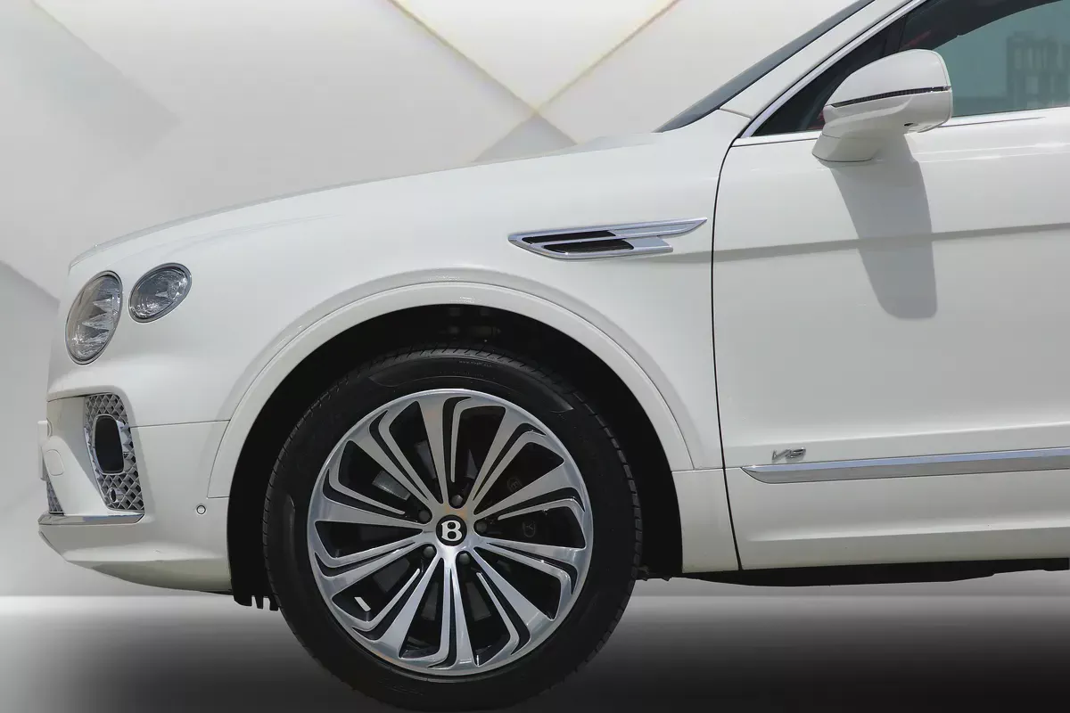 BENTLEY BENTAYGA - 2021 - GCC - ORIGINAL PAINT - FULL SERVICE HISTORY-6-6