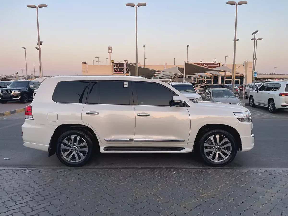 لاند كلوزر 2019 خليجي مكينه لكذس Toyota Land Cruiser VXR 2019 GCC Specs-6-6