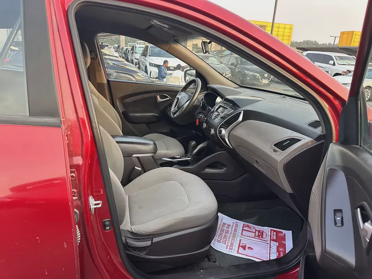 Hyundai tucson 2013 red color GCC calen car-7-7
