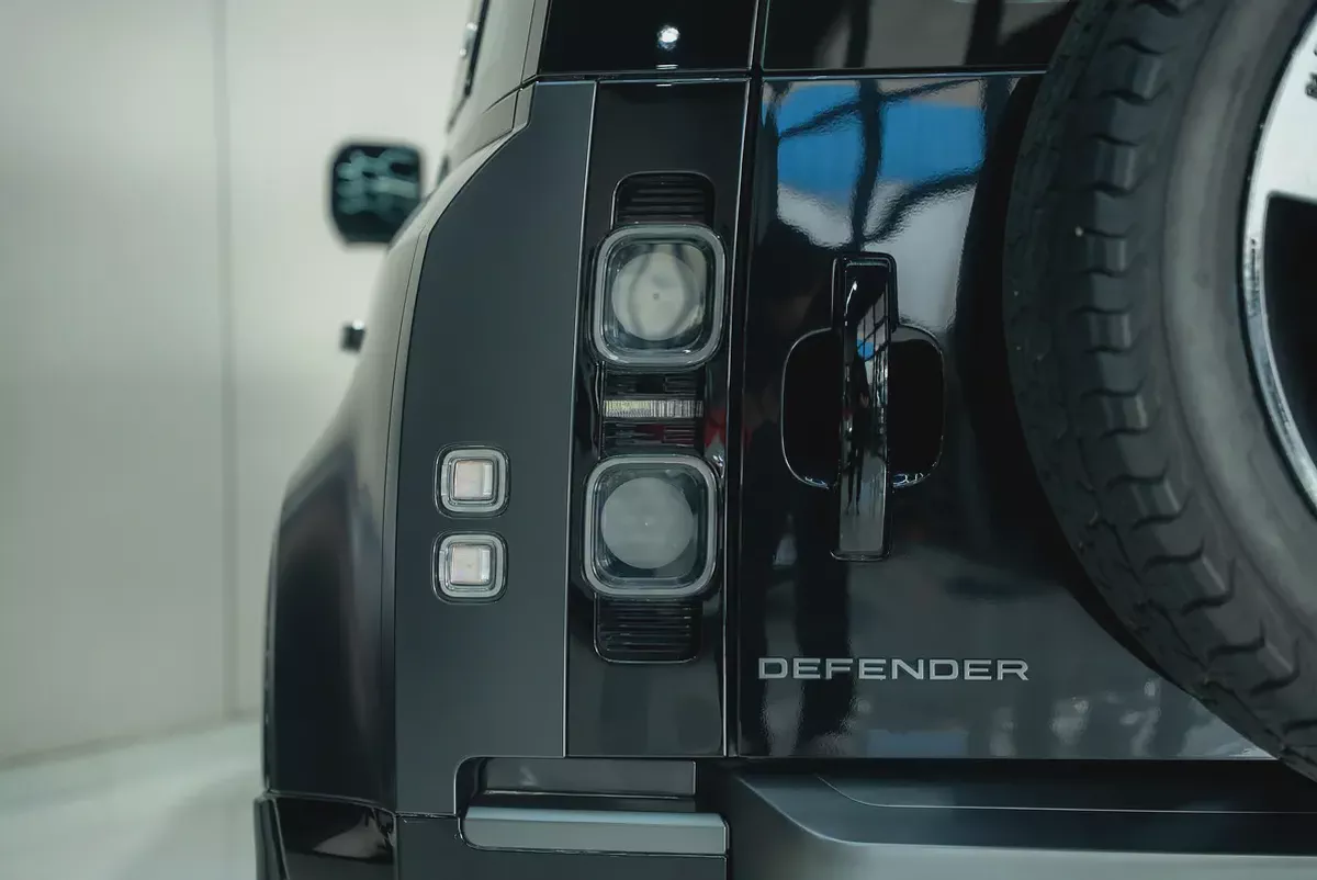 2023 Land Rover Defender 110 Carpathian Edition | GCC Specs-17-17