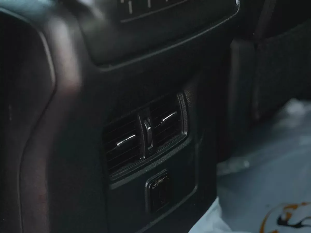 Nissan Titan SL 2017 American Specs-17-17