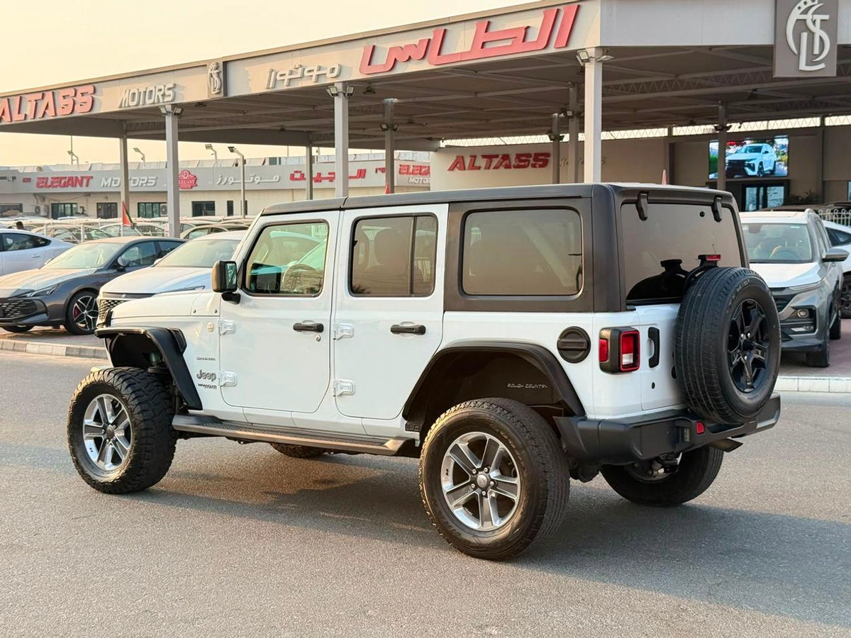 Jeep Wrangler Unlimited SAHARA-12-0