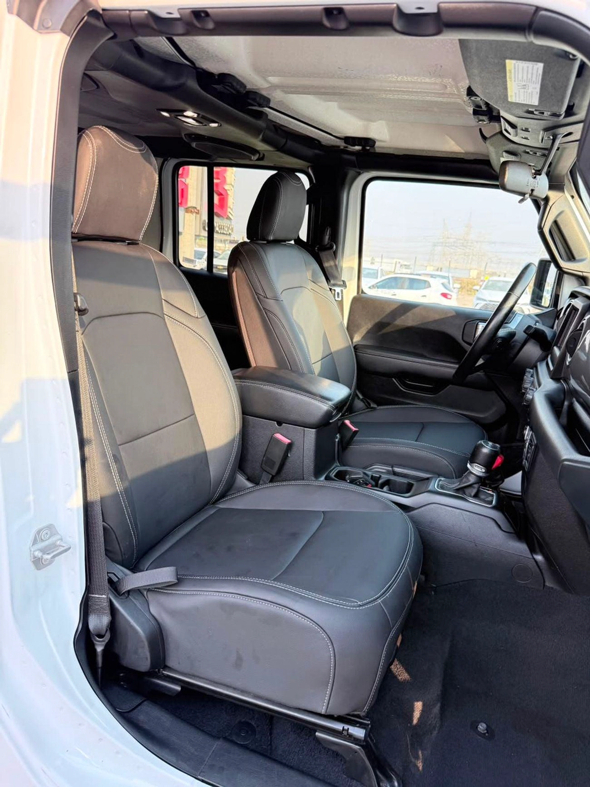 Jeep Wrangler Unlimited SAHARA-13-0