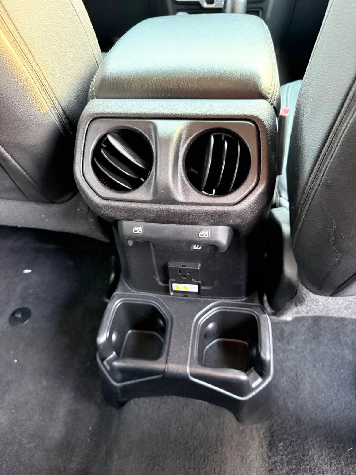 Jeep Wrangler Unlimited SAHARA-15-0