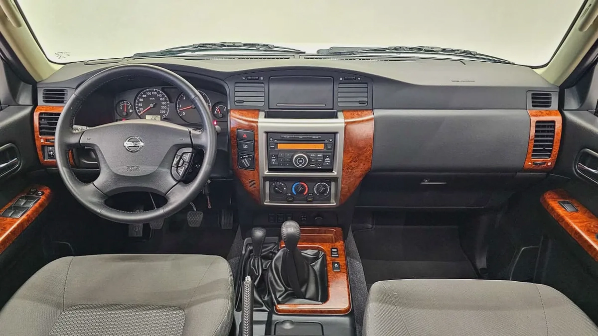 NISSAN - PATROL - SAFARI Y61 MT - AL OSTOURA - V6 4.8L - MANUEL - 2024 - 1,700KM - GCC SPECS-1-1