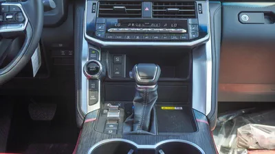 Toyota Land Cruiser GR SPORT 3.5L V6-7