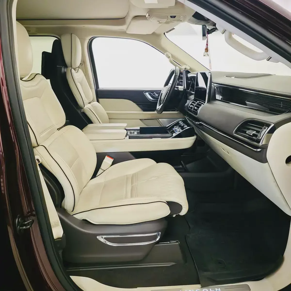 AED 2491 PM | LINCOLN NAVIGATOR PRESIDENTIAL 2019 | UNDER AGENCY SERVICE CONTRACT JUNE 2029 | GCC-13-13