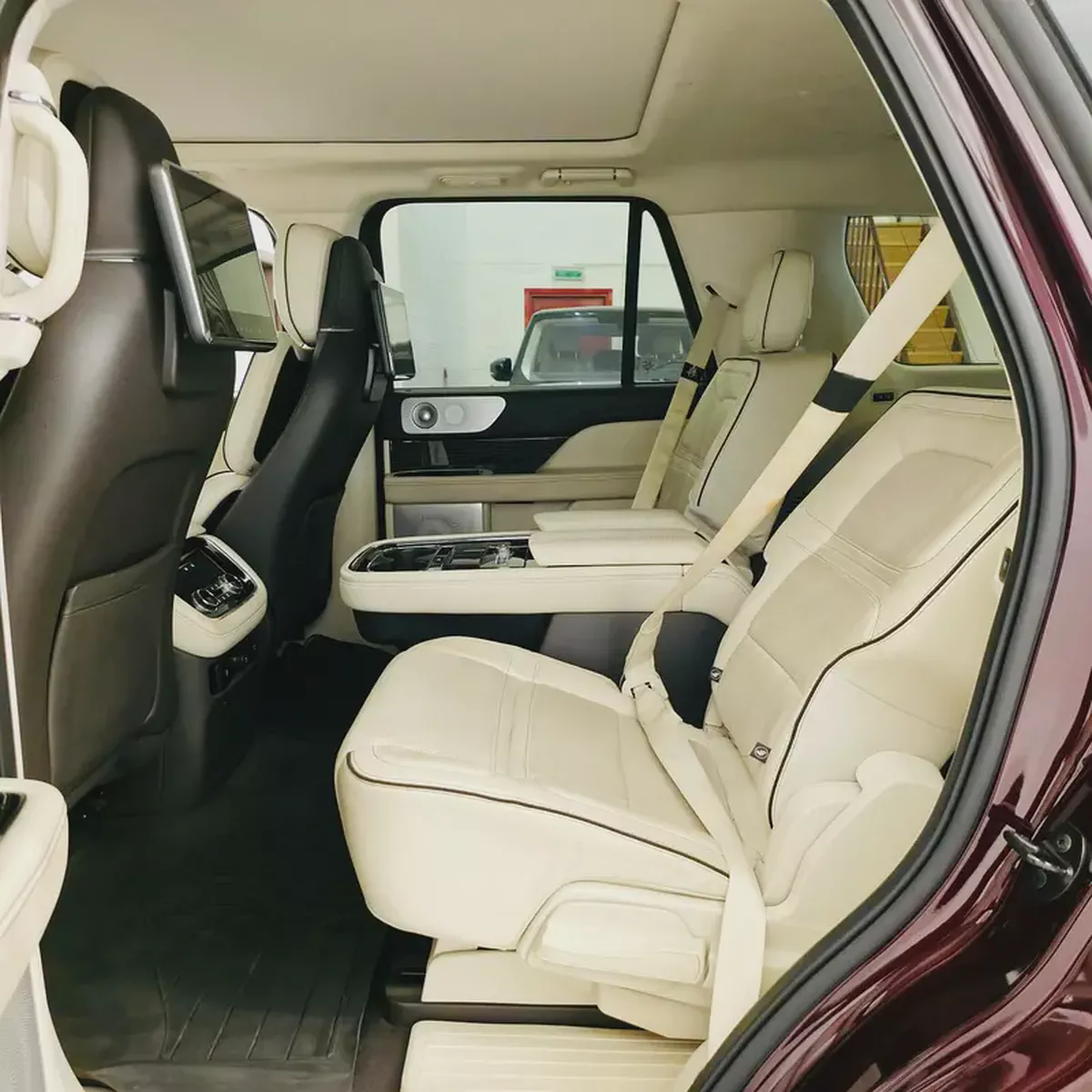 AED 2491 PM | LINCOLN NAVIGATOR PRESIDENTIAL 2019 | UNDER AGENCY SERVICE CONTRACT JUNE 2029 | GCC-16-16