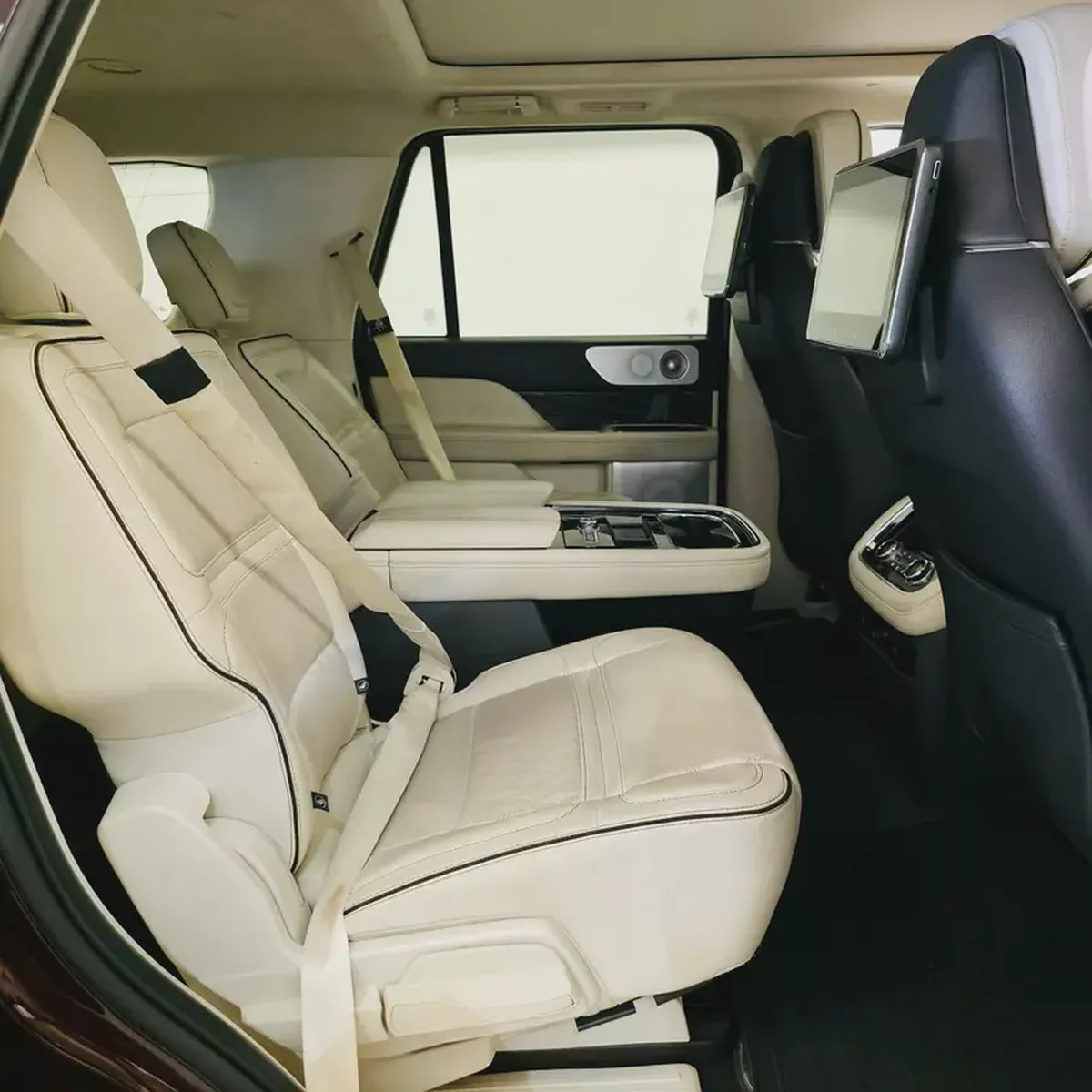 AED 2491 PM | LINCOLN NAVIGATOR PRESIDENTIAL 2019 | UNDER AGENCY SERVICE CONTRACT JUNE 2029 | GCC-19-19