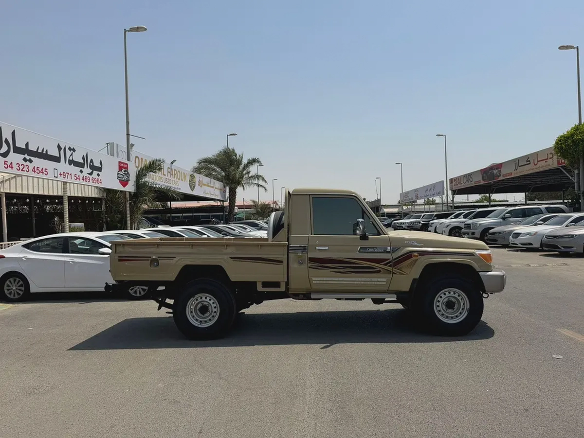 Toyota Land Cruiser 70 Series LC 76 70th Anniversary 2022 GCC Specs-3-3