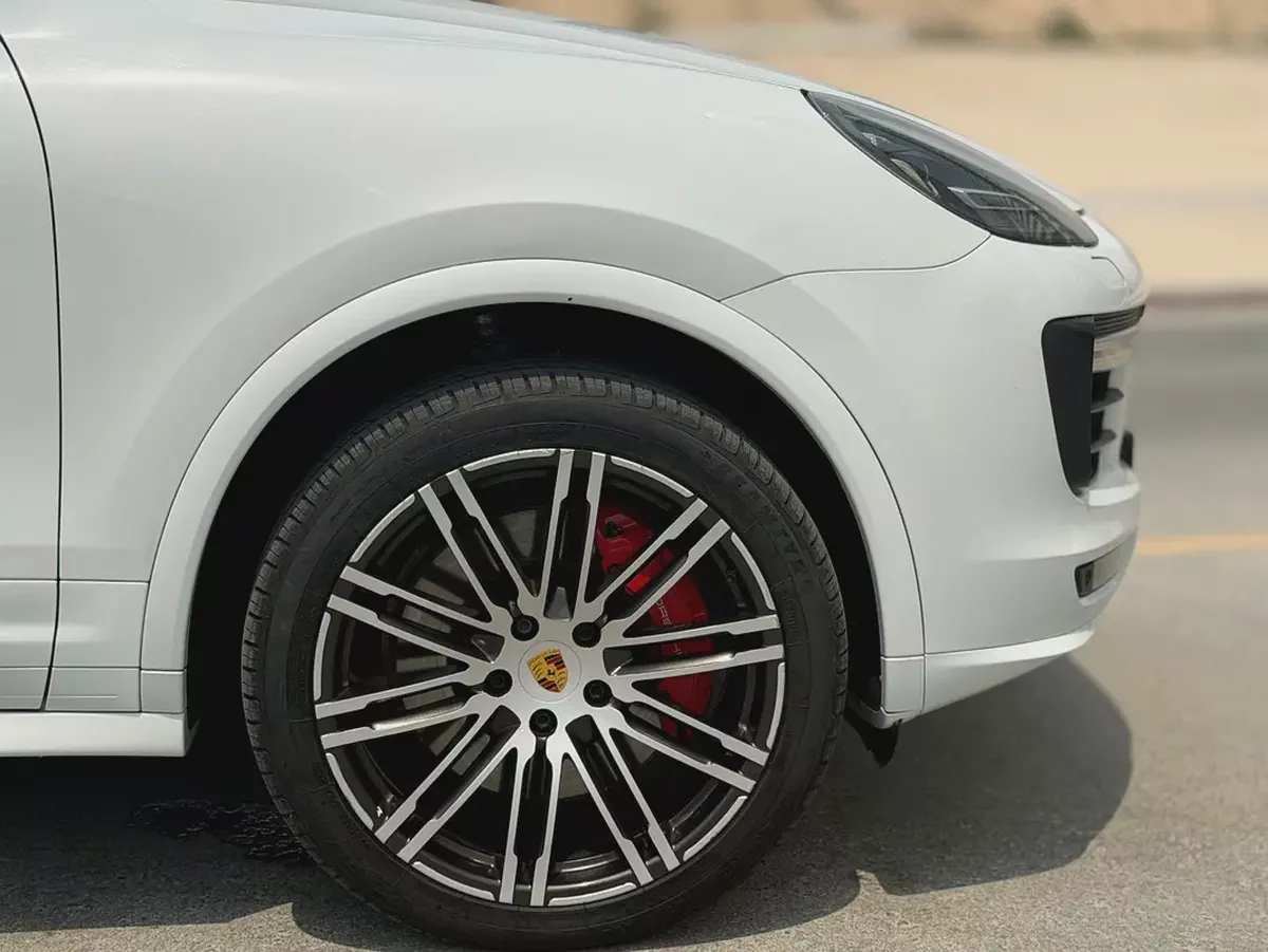 2016 Porsche Cayenne GTS | GCC Specs-3-3