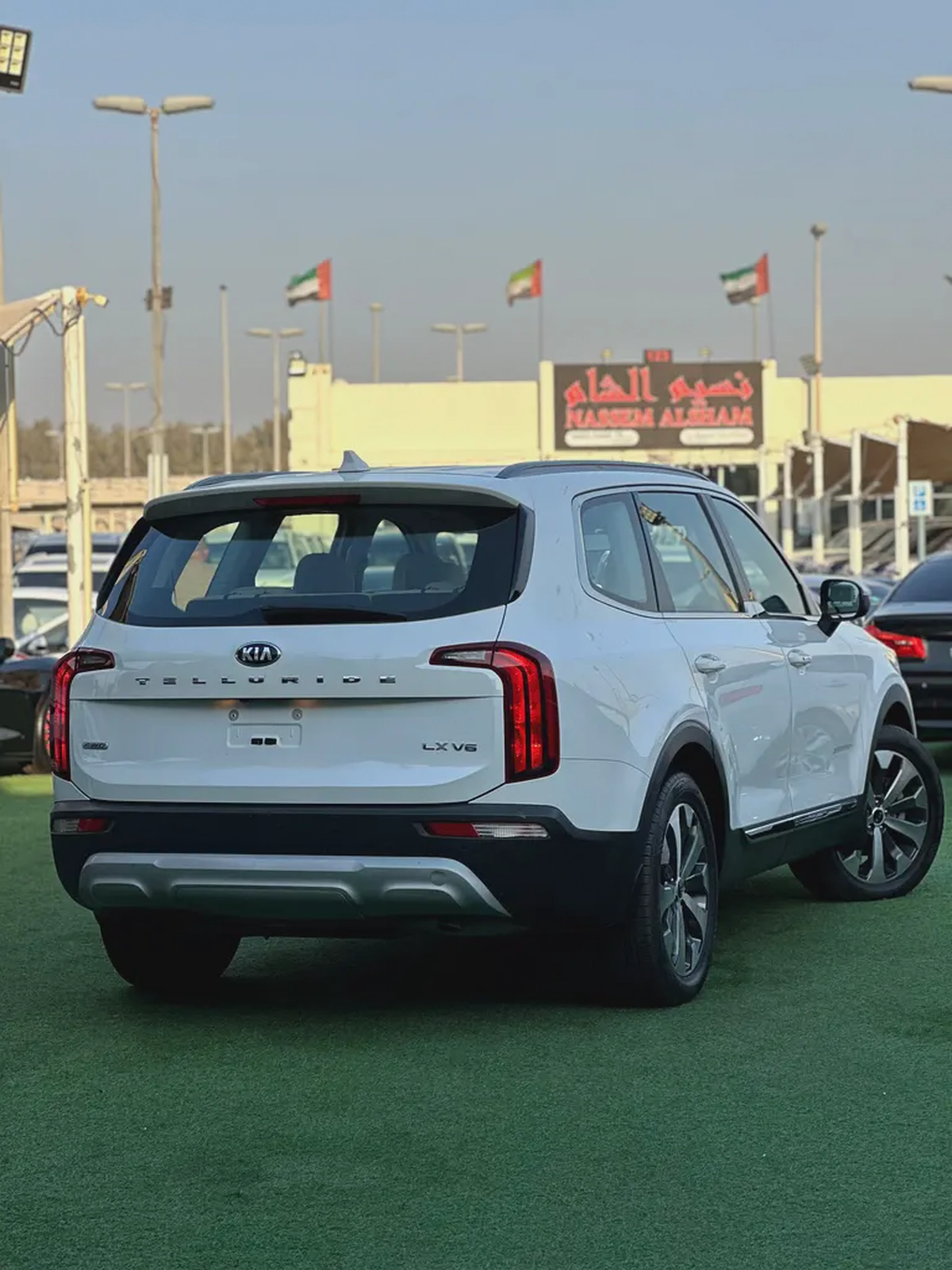 Kia Telluride EX | 2020 | GCC | 133,000 km | White / Grey | 7 Seater-5-5