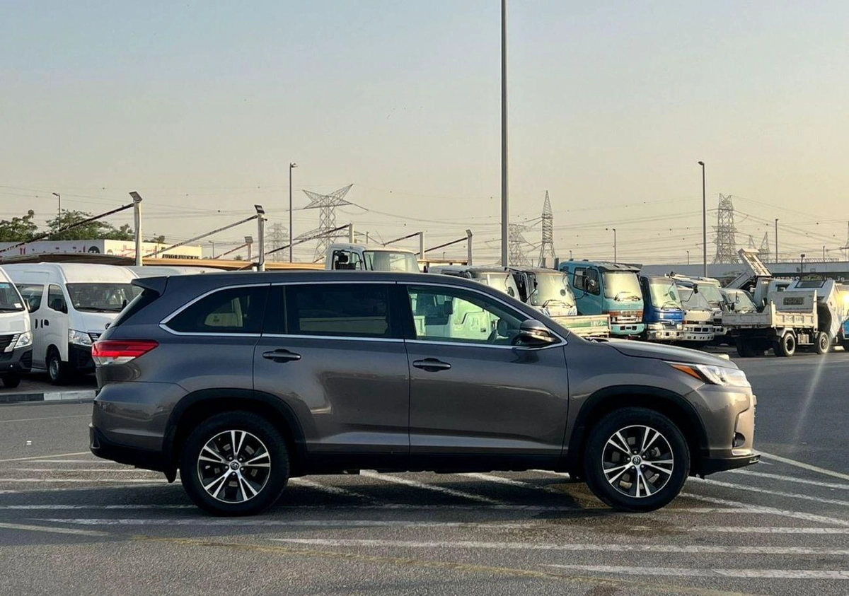 Toyota Highlander 2019 Toyota Highlander Mid Option 2.7L V4 - Rear Camera - Leather SEATS-4-0