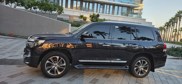 2020 Toyota Land cruiser GXR - Excellent condition - full service history -Single owner