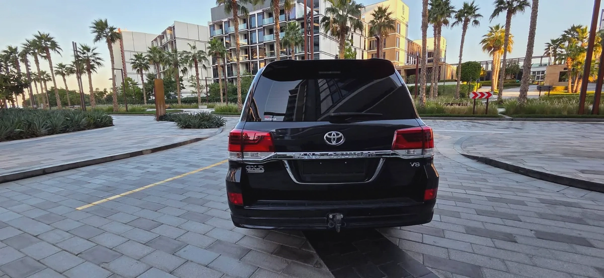 2020 Toyota Land cruiser GXR - Excellent condition - full service history -Single owner-7-7