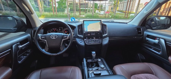 2020 Toyota Land cruiser GXR - Excellent condition - full service history -Single owner