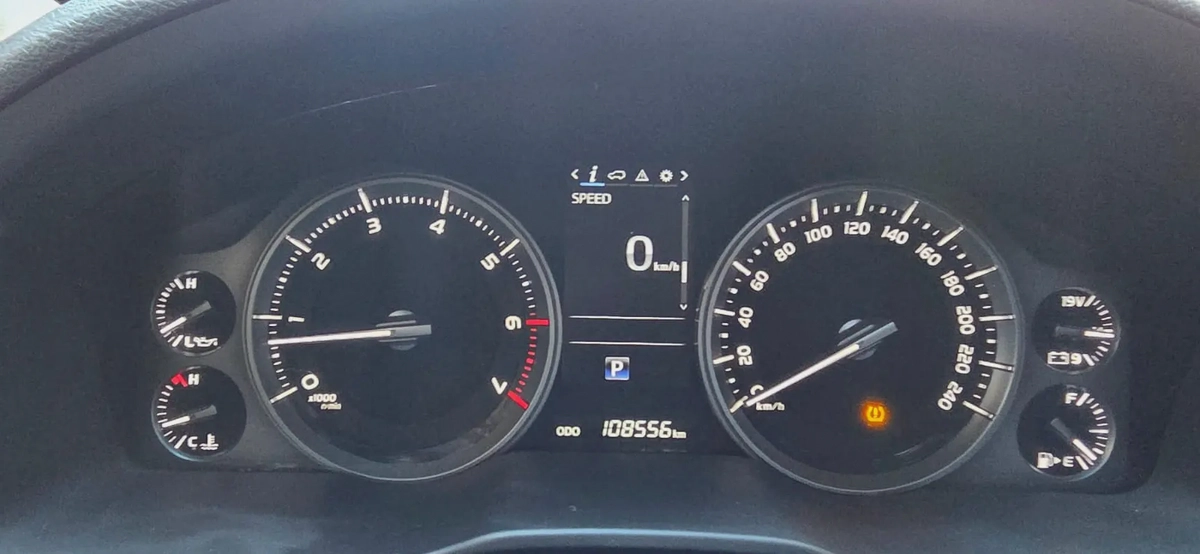 2020 Toyota Land cruiser GXR - Excellent condition - full service history -Single owner-12-12