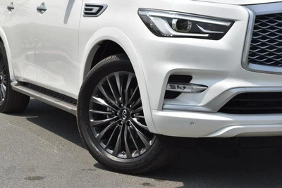 Infiniti QX80 Luxury 5.6L-1