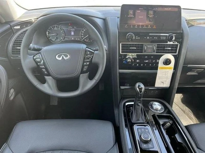 Infiniti QX80 Luxury 5.6L-10