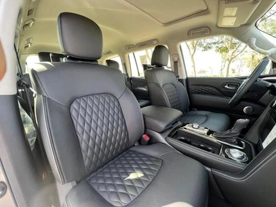 Infiniti QX80 Luxury 5.6L-16