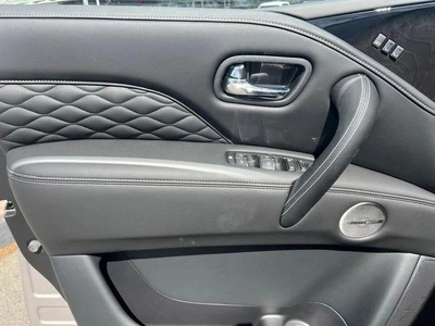 Infiniti QX80 Luxury 5.6L-14