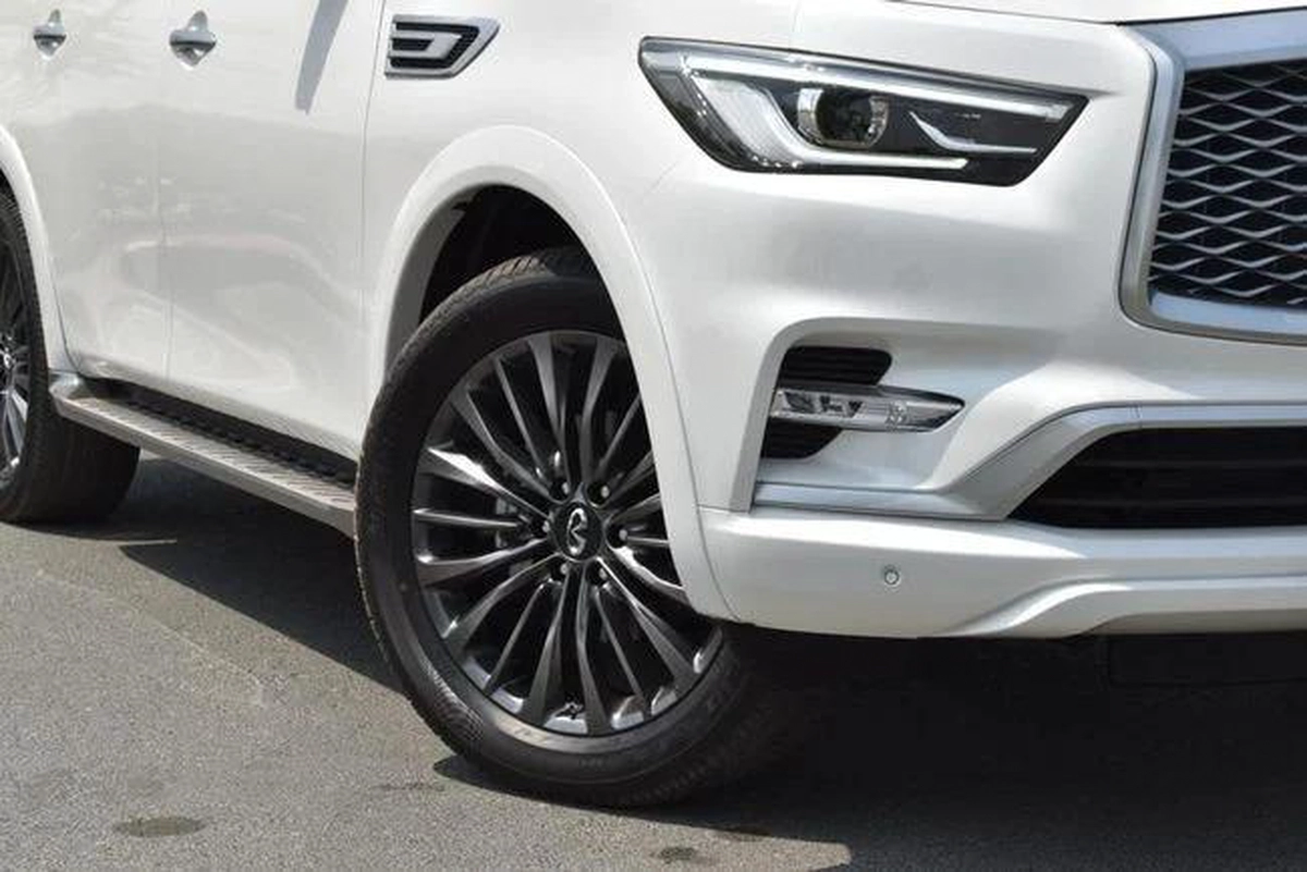 Infiniti QX80 Luxury 5.6L-1-1