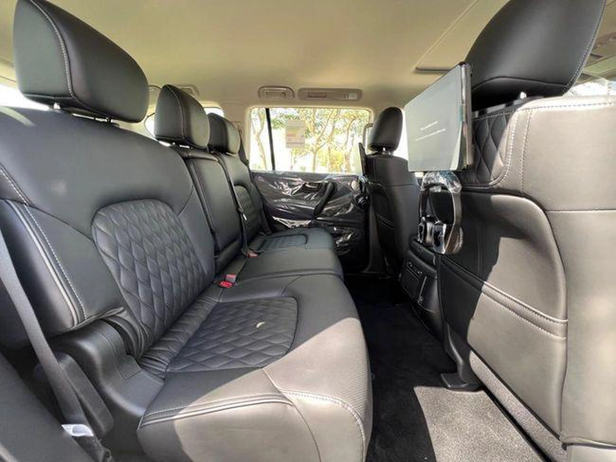 Infiniti QX80 Luxury 5.6L-4-4