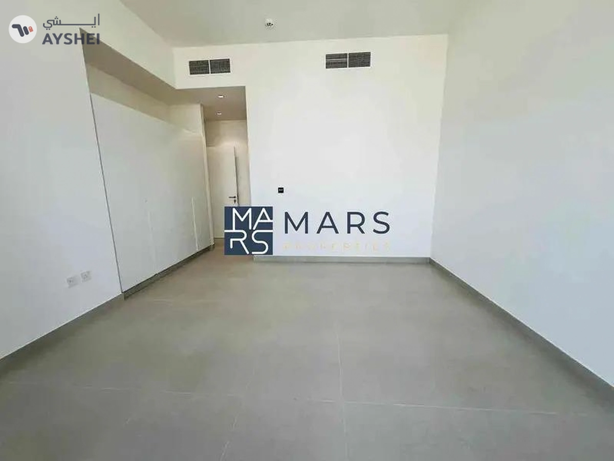 Luxurious 4 bedroom villa available for rent in sendian Masaar 200k-4-4