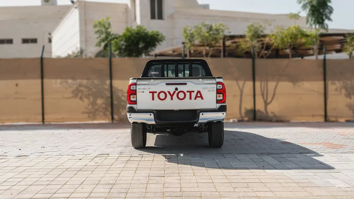 2026 Toyota Hilux SGLX 2.8L AT Diesel (White-Red)-4-4