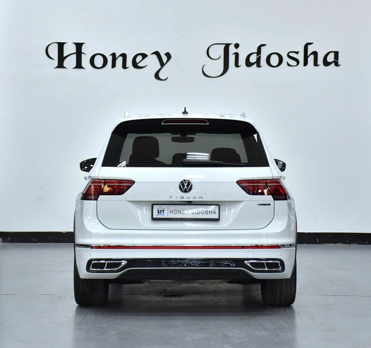 Volkswagen Tiguan R-Line 4Motion ( 2024 Model ) in White Color GCC Specs