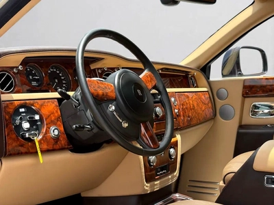 ROLLS-ROYCE PHANTOM | 6.75L V12 | 2011 | FULL AGMC SERVICE HISTORY | GCC SPECS-2