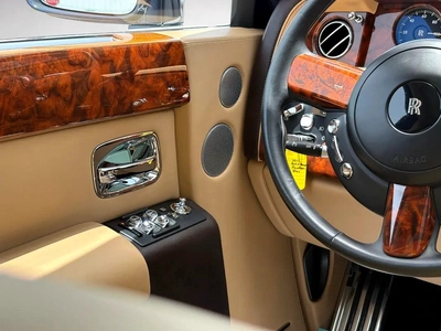 ROLLS-ROYCE PHANTOM | 6.75L V12 | 2011 | FULL AGMC SERVICE HISTORY | GCC SPECS-10