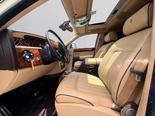ROLLS-ROYCE PHANTOM | 6.75L V12 | 2011 | FULL AGMC SERVICE HISTORY | GCC SPECS
