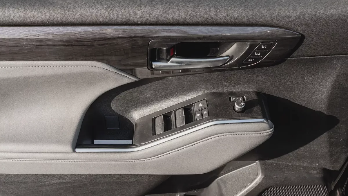 2026 Toyota Highlander Limited 2.5L AT Hybrid-10-10