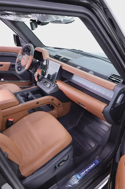 DEFENDER 110 OCTA P635 WITH CARBON EXTERIOR + FULLY LOADED + SPECIAL MATTE CHARENTE GRAY-15