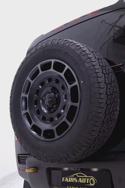 DEFENDER 110 OCTA P635 WITH CARBON EXTERIOR + FULLY LOADED + SPECIAL MATTE CHARENTE GRAY-18