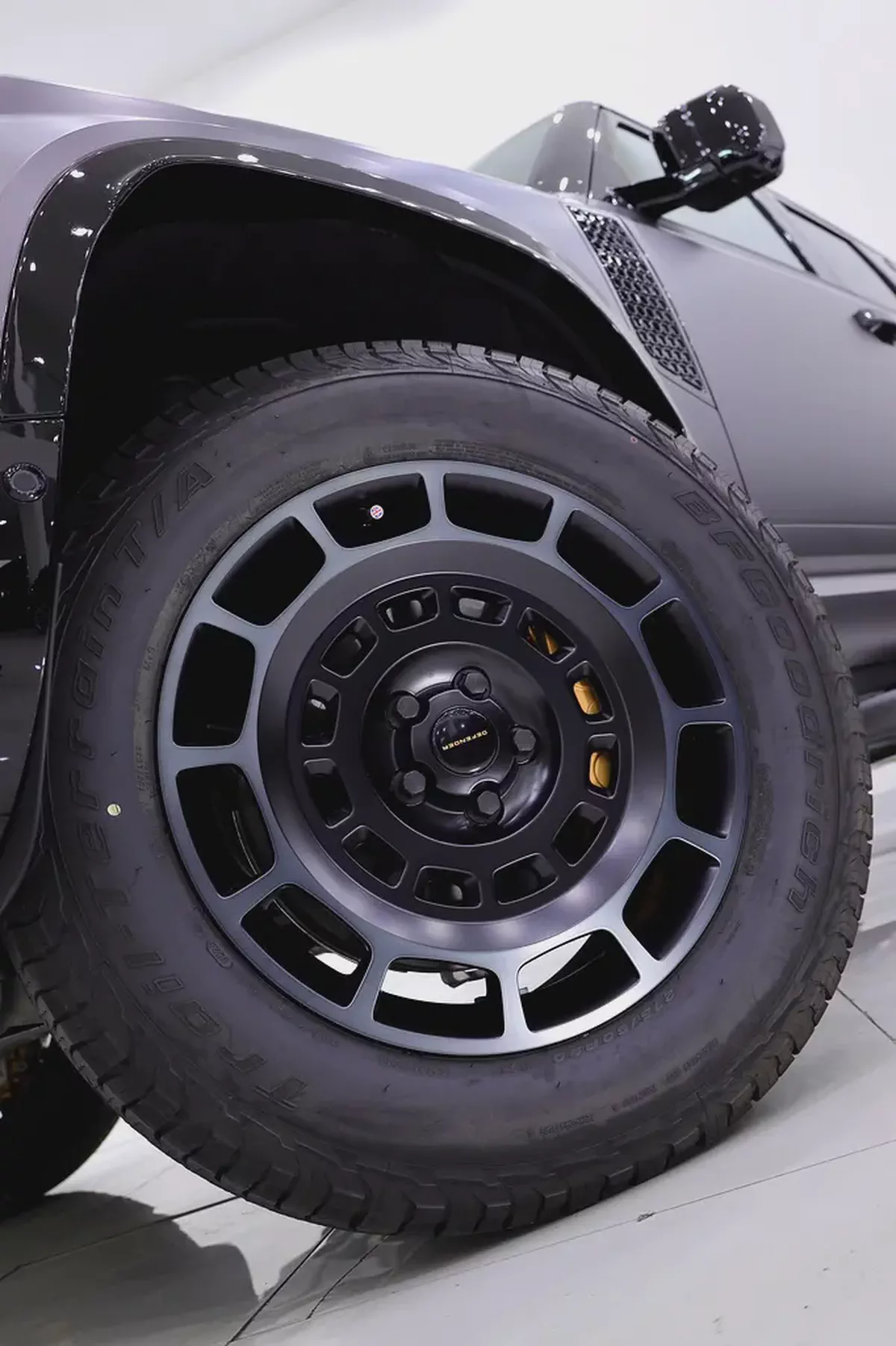 DEFENDER 110 OCTA P635 WITH CARBON EXTERIOR + FULLY LOADED + SPECIAL MATTE CHARENTE GRAY-12-12