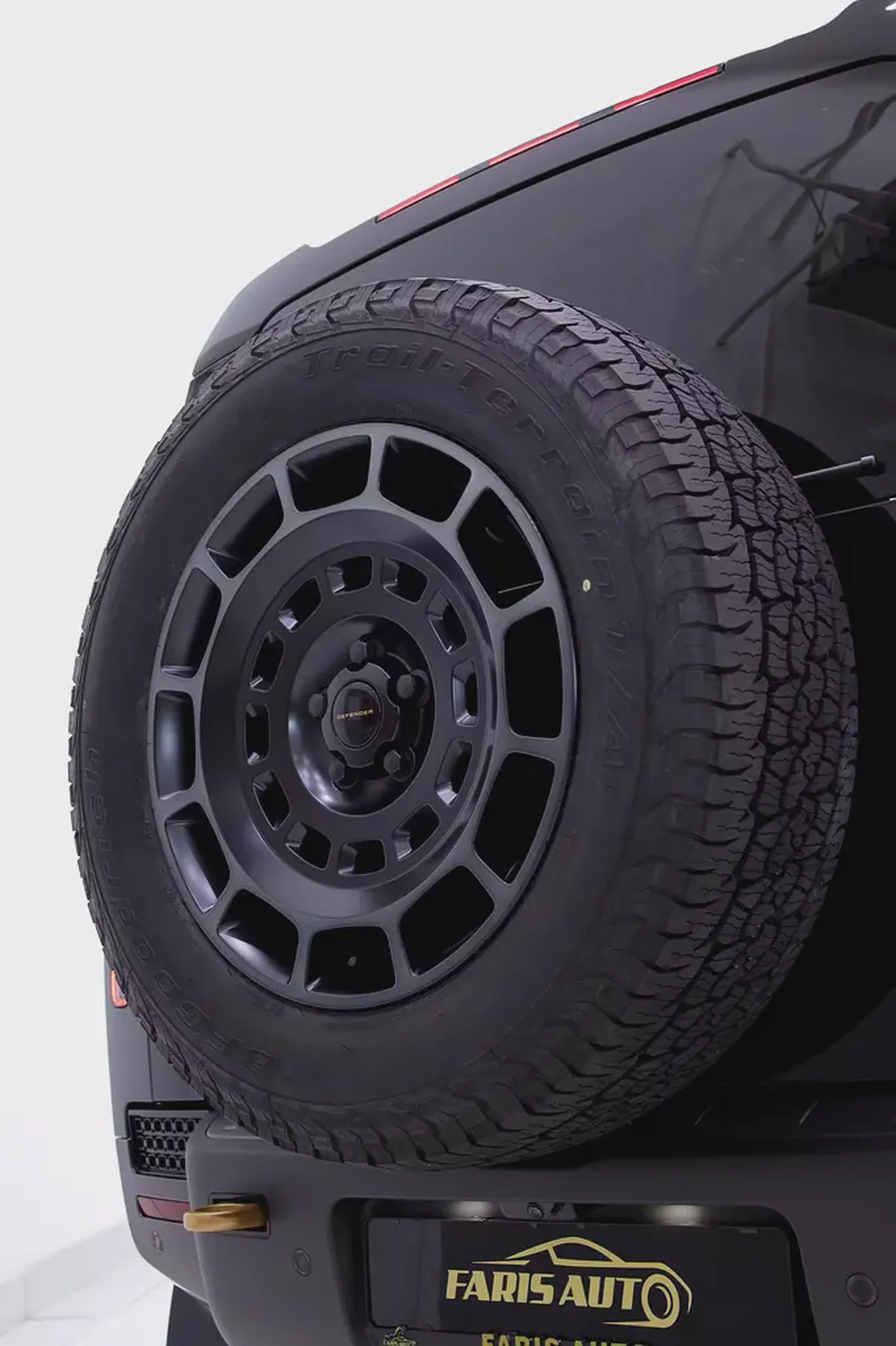 DEFENDER 110 OCTA P635 WITH CARBON EXTERIOR + FULLY LOADED + SPECIAL MATTE CHARENTE GRAY-18-18