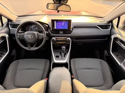 Toyota RAV4 XLE 2.5 AWD push start-4
