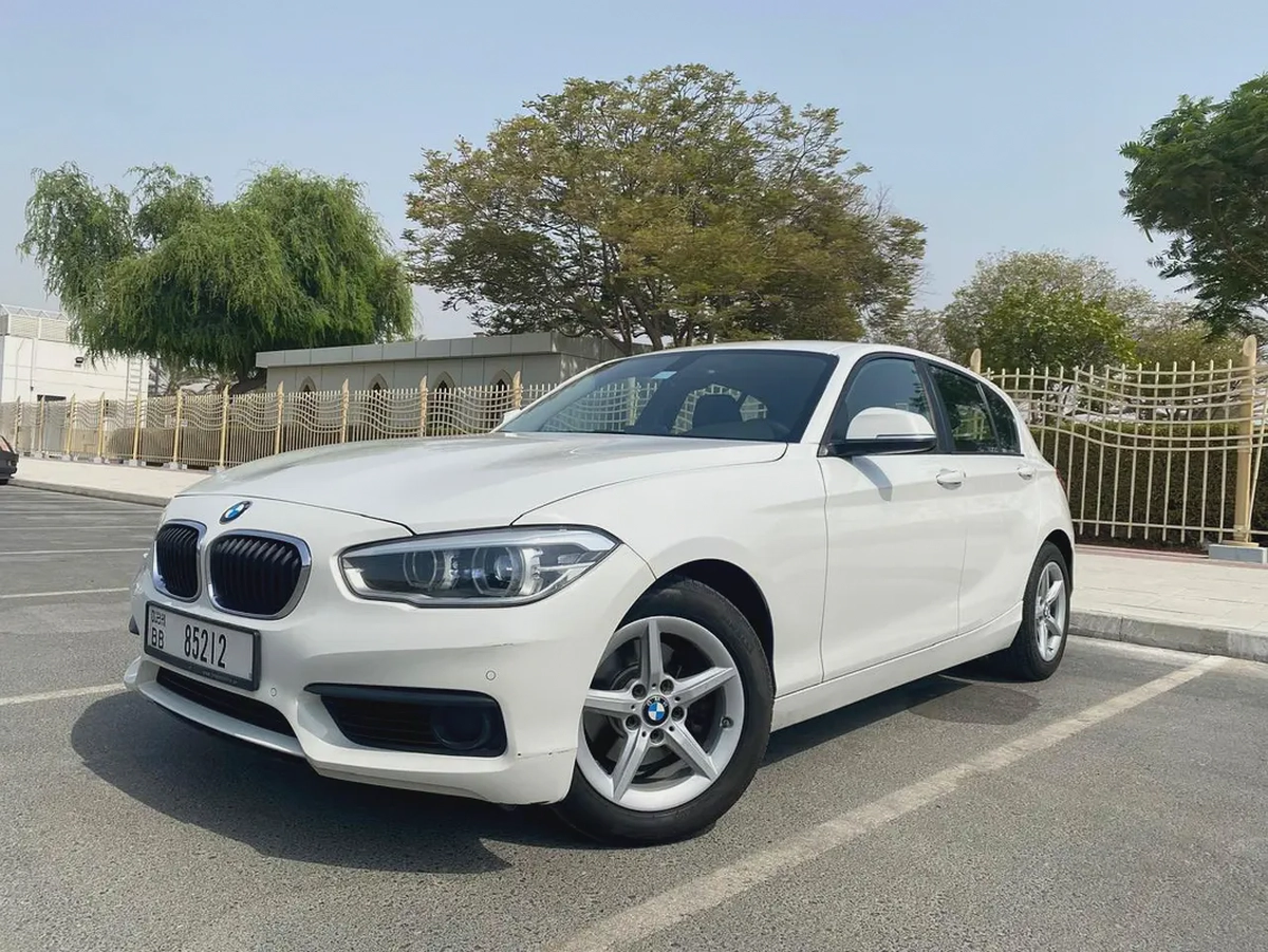 2019 bmw 120i sport line 2.0L || GCC ||accident free ||Full services at bmw agency-0-0