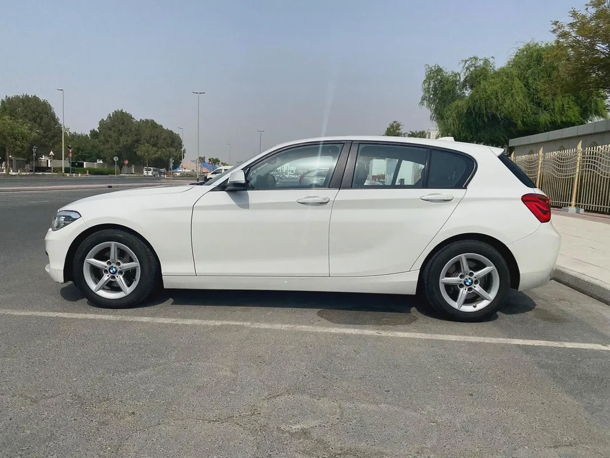 2019 bmw 120i sport line 2.0L || GCC ||accident free ||Full services at bmw agency-2-2