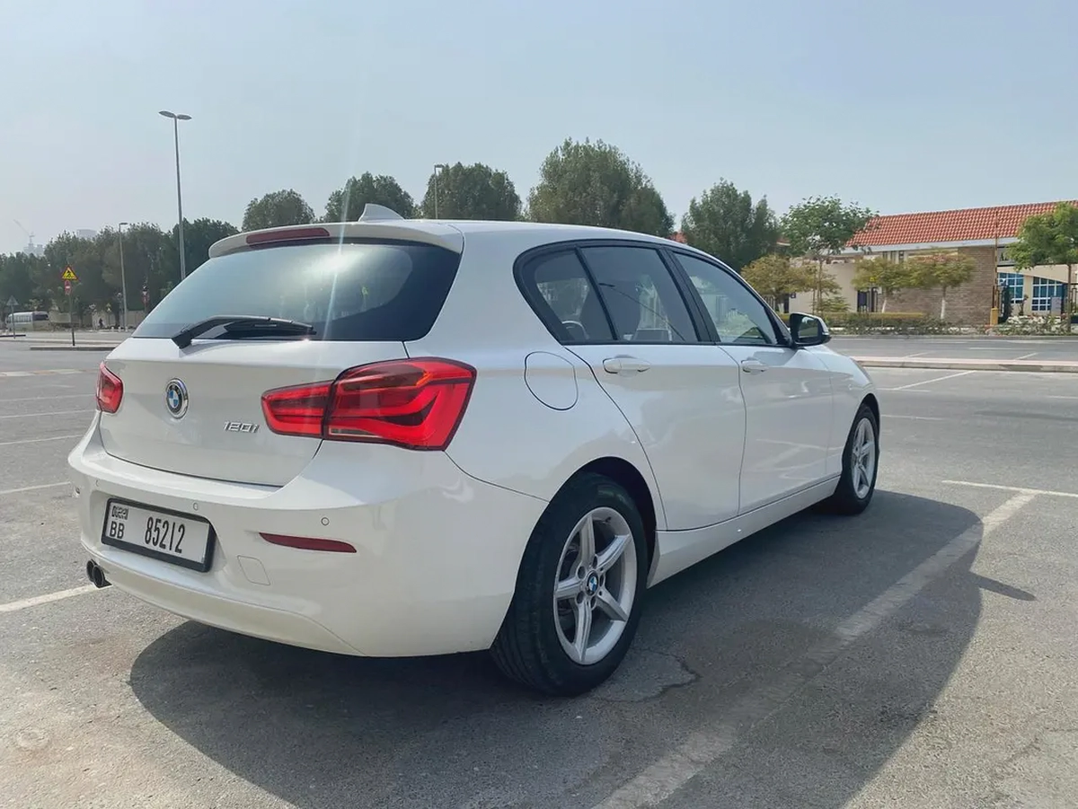 2019 bmw 120i sport line 2.0L || GCC ||accident free ||Full services at bmw agency-5-5
