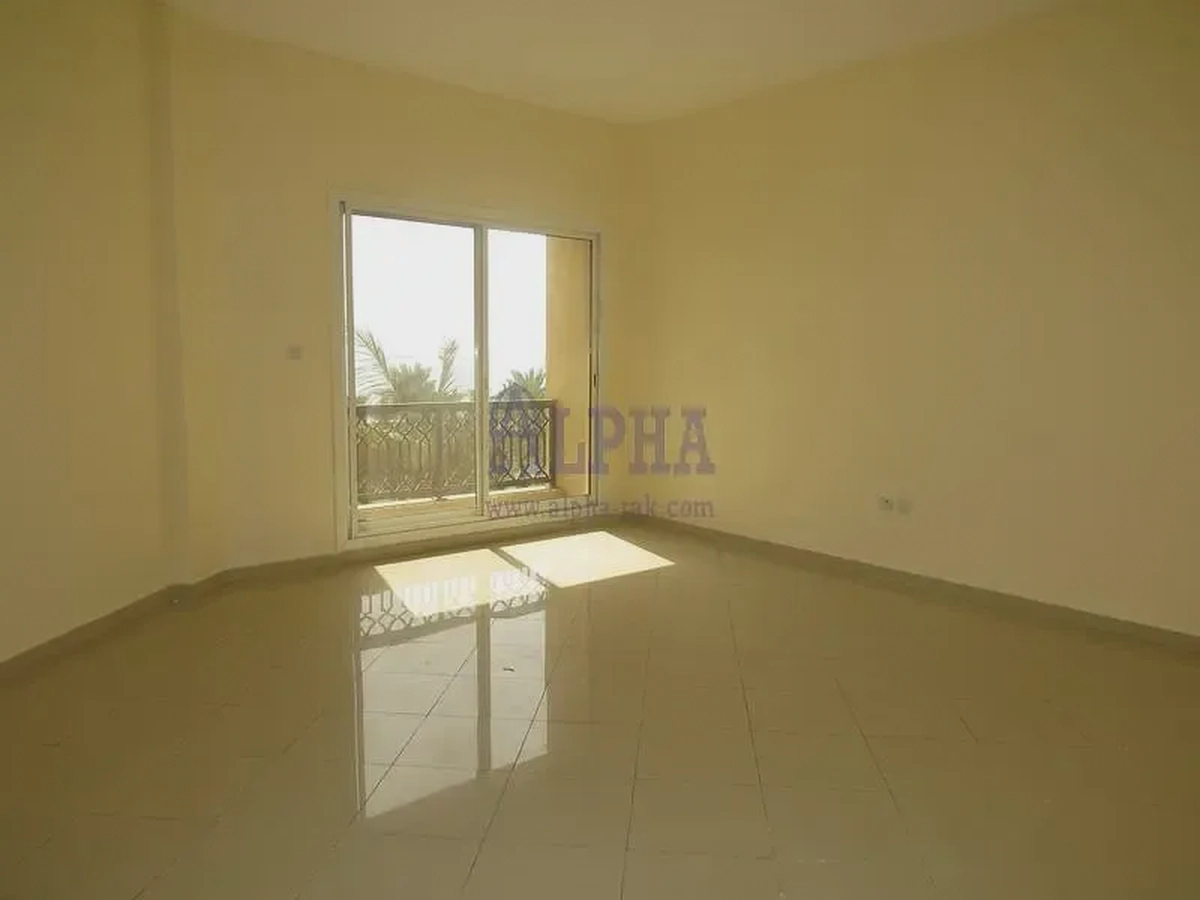 Garden View| Spacious| Great Investment-3-3