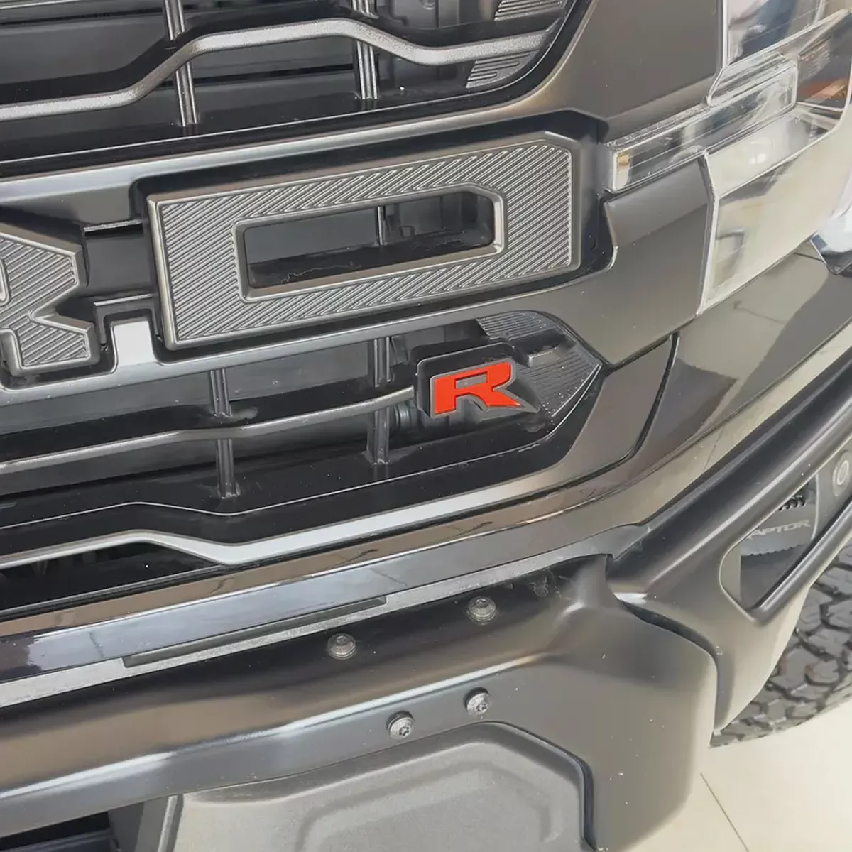 2025 Ford F-150 Raptor R Supercharged V8-12-12