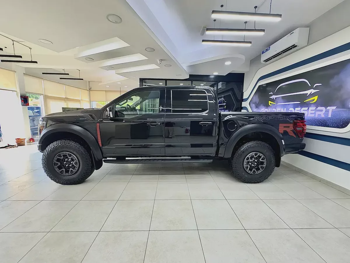 2025 Ford F-150 Raptor R Supercharged V8-3-3