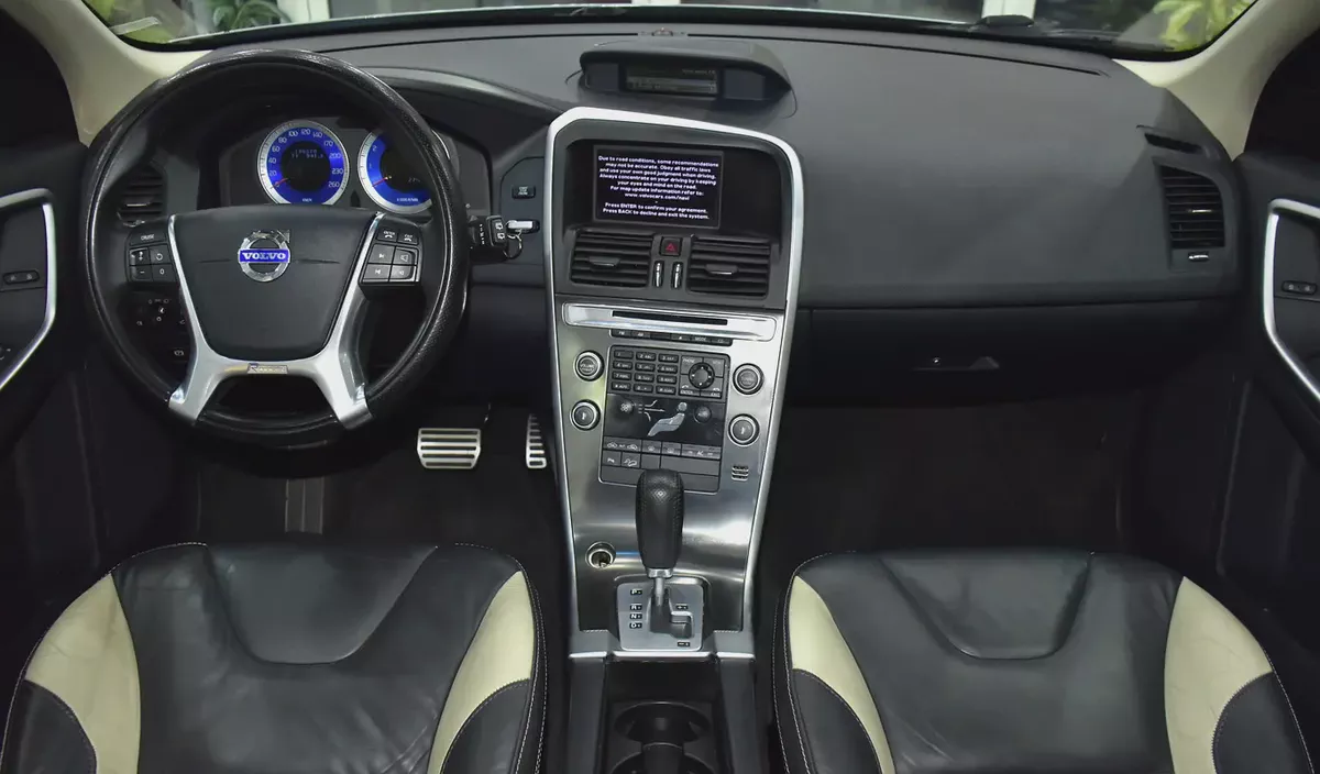 EXCELLENT DEAL for our Volvo T6 AWD R-Design ( 2010 Model ) in Silver Color GCC Specs-10-10